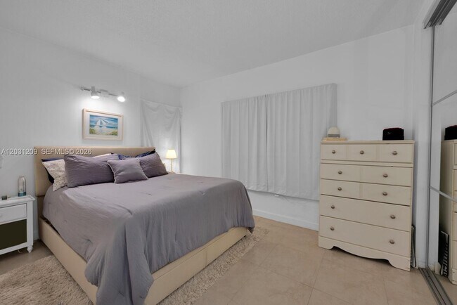 Foto del edificio - 2539 S Bayshore Dr