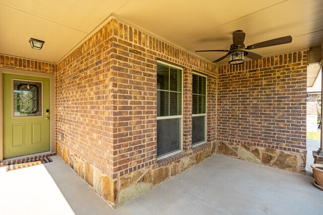 Building Photo - 121 Hematite Ln
