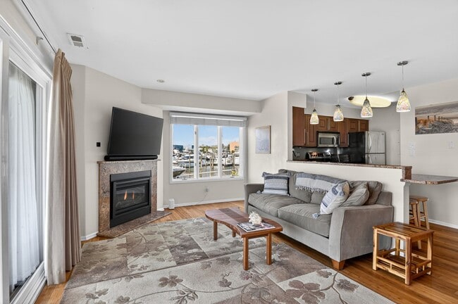 Building Photo - 1401 Harbour Cv S