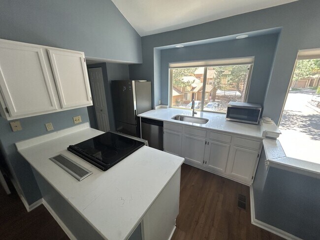 Foto del edificio - 4245 Autumn Heights Dr