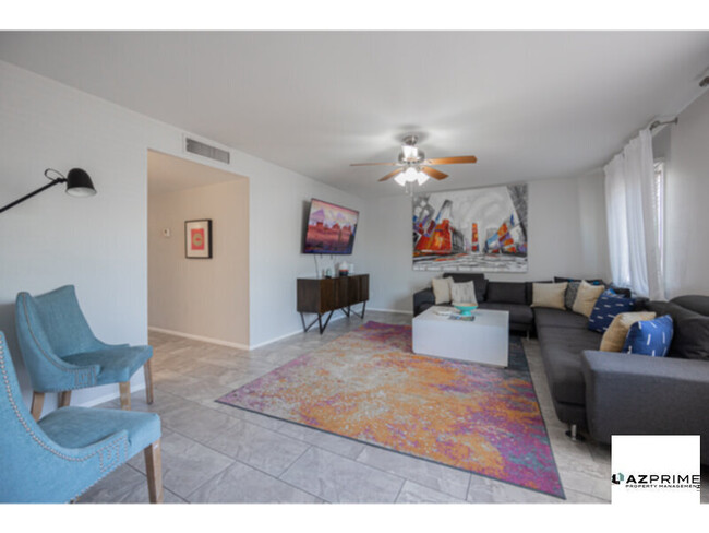 Building Photo - Unveil Your Dream Home in Scottsdale - Ful...