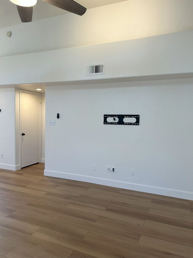 Foto del edificio - 2 Bedroom/2 bath Condo in the Mission de L...