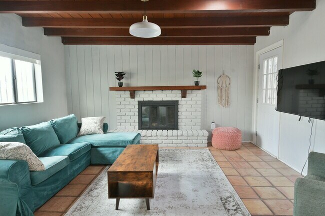 Foto del edificio - 2842 E Blacklidge Dr