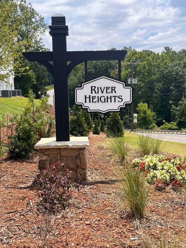 Foto del edificio - 2 Bedroom Townhome in Lowell