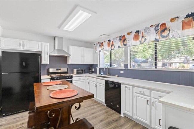 Foto del edificio - 9820 Briar Ridge Dr