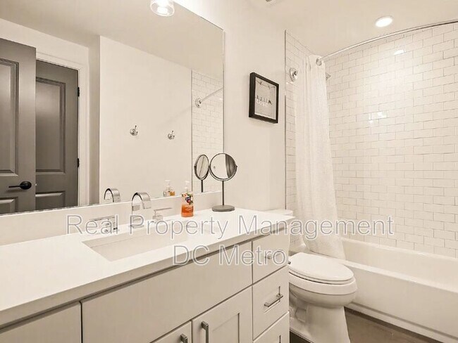 Foto del edificio - 811 Upshur St NW