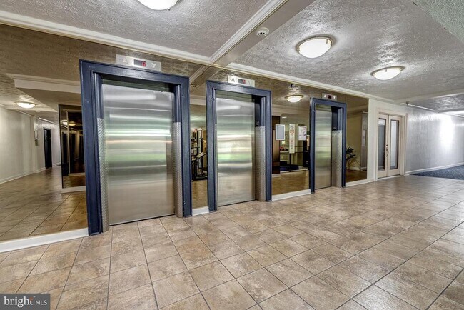 Foto del edificio - 1111 Arlington Blvd