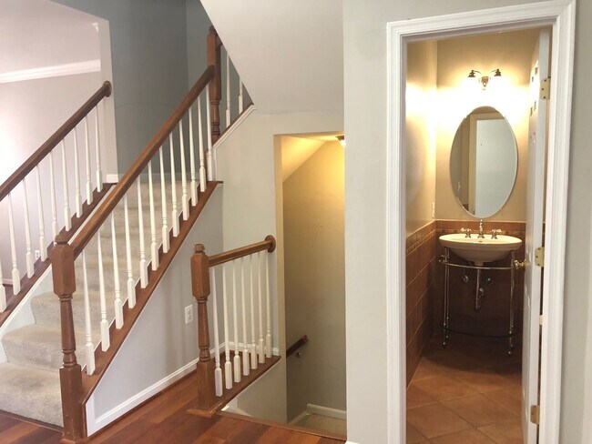 Foto del edificio - Spacious 3 Bedroom Townhome in Huntington
