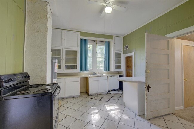 Building Photo - 3459 Spottswood Ave