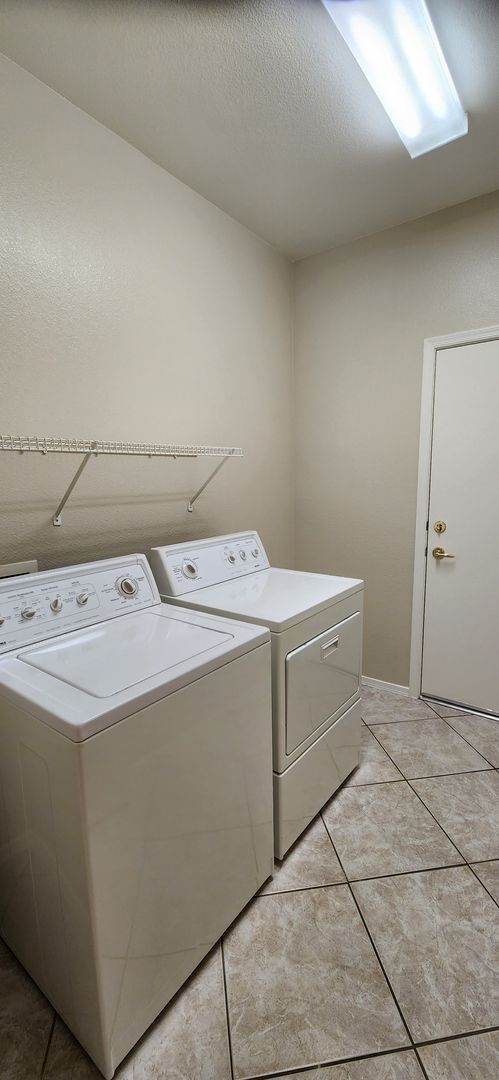 Foto del edificio - FRESHLY PAINTED 2 Bedroom Patio Home in Ag...