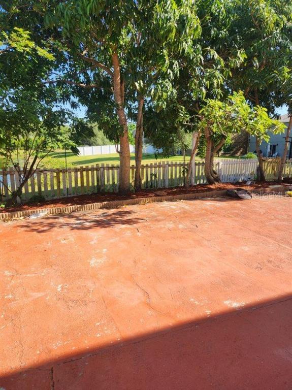 Foto del edificio - 527 Windrose Dr