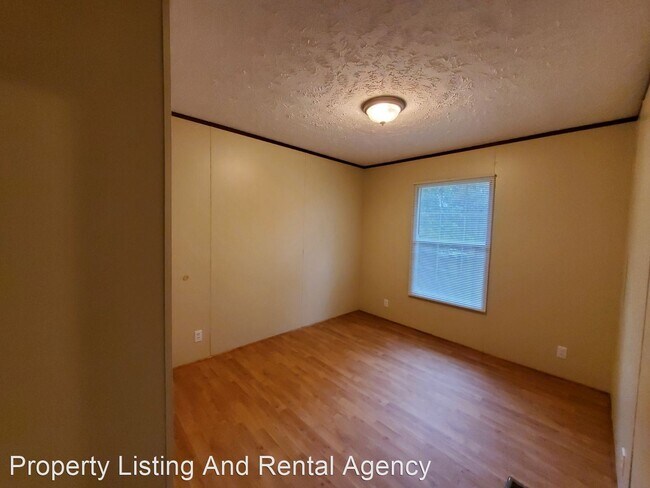 Building Photo - 3 br, 2 bath House - 121 Amherst Circle