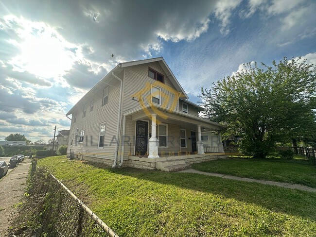 Foto del edificio - 2704-2704 Highland Pl