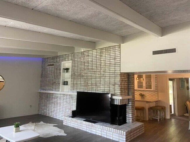 Foto del edificio - 813 NW 22nd St