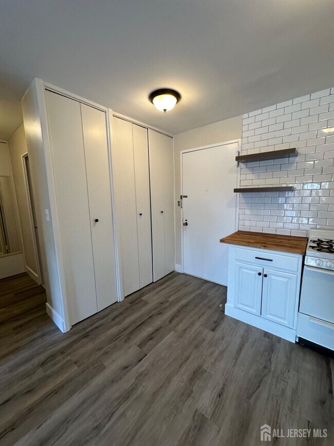 Foto del edificio - 123 S Adelaide Ave