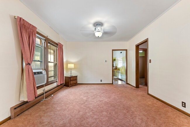 Building Photo - 4844 W Addison St