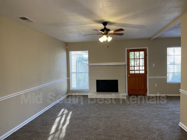 Foto del edificio - 4387 Forest Valley Cove