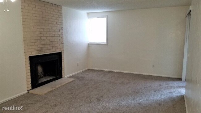Building Photo - 1 br, 1 bath Condo - 15252 E Hampden Cir