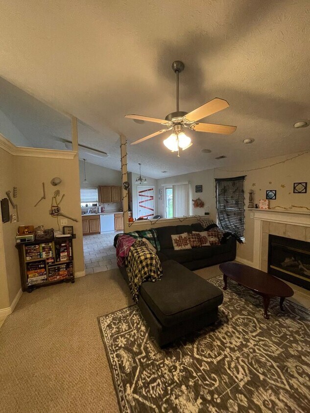 Building Photo - Newer built 3bed/2bath home in West Lafayette. Large 2 car garage.