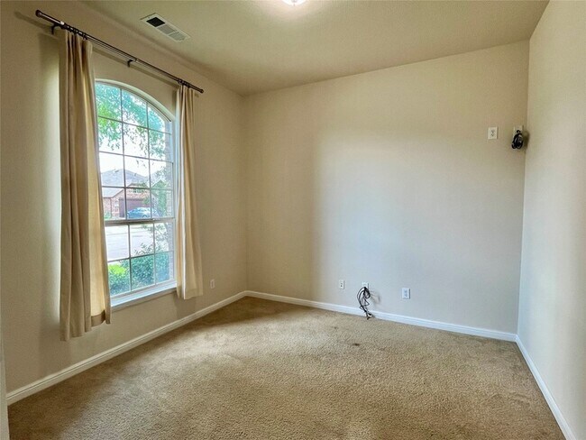 Building Photo - 808 Partridge Dr