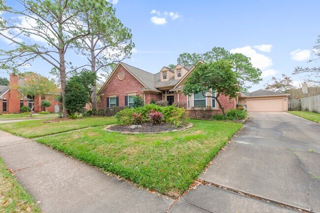 Building Photo - 15950 Meadowside Dr