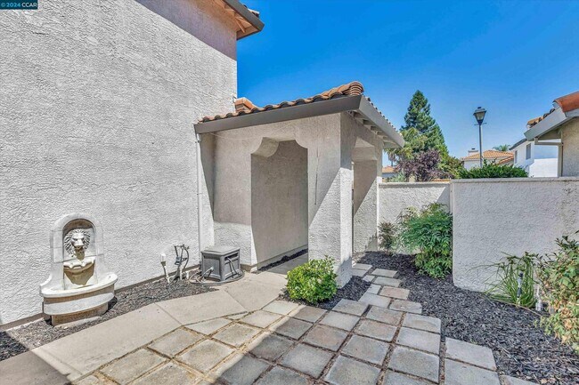 Building Photo - Updated Mediterranean-style home in Renais...