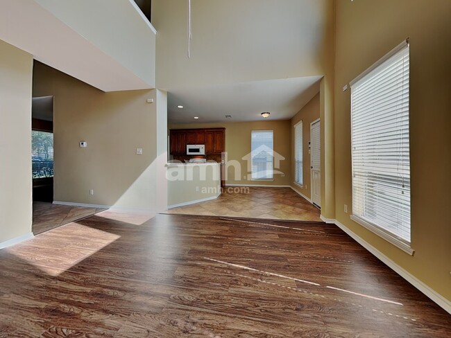 Foto del edificio - 2718 Lakecrest Way Dr