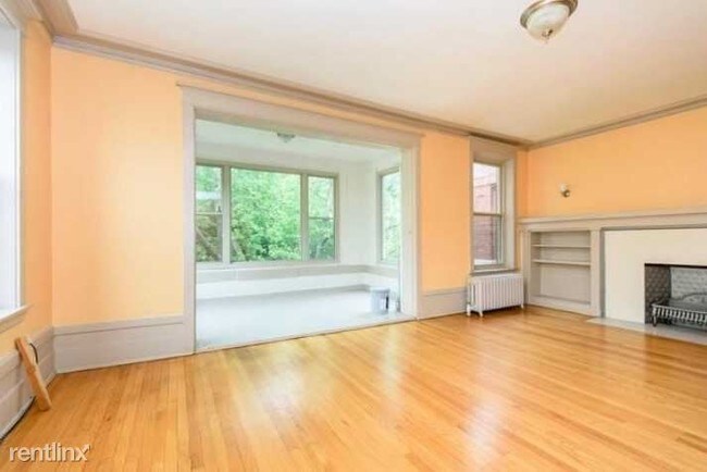 Foto del edificio - 1319 E 52nd St