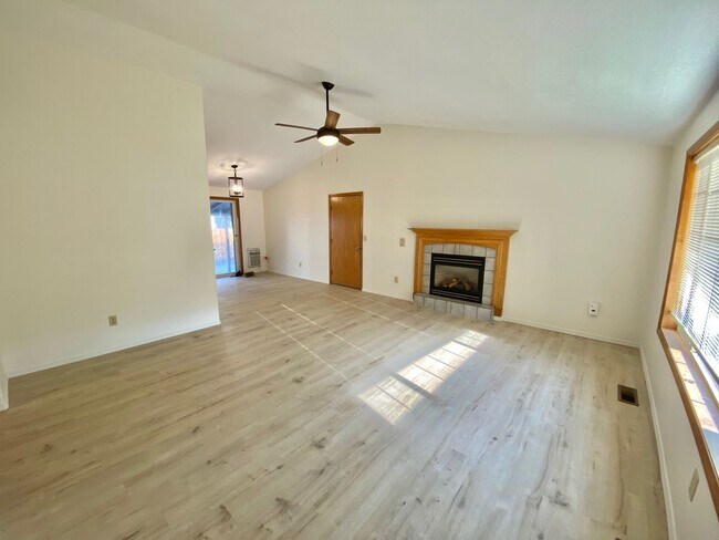 Building Photo - Great Ranch Style Home On A Corner Lot Wit...
