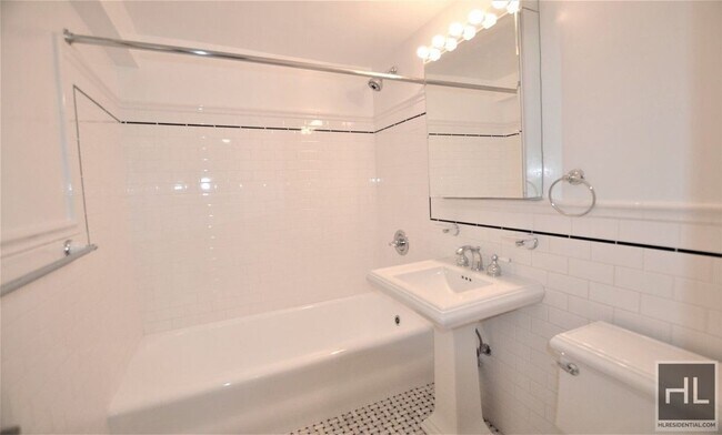 Building Photo - Christopher Street