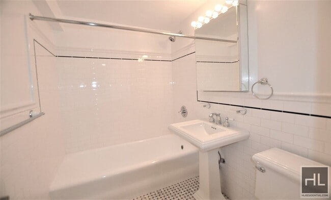 Building Photo - Christopher Street