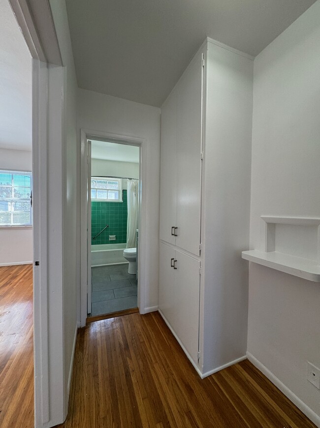 Foto del edificio - 1380 Masselin Ave