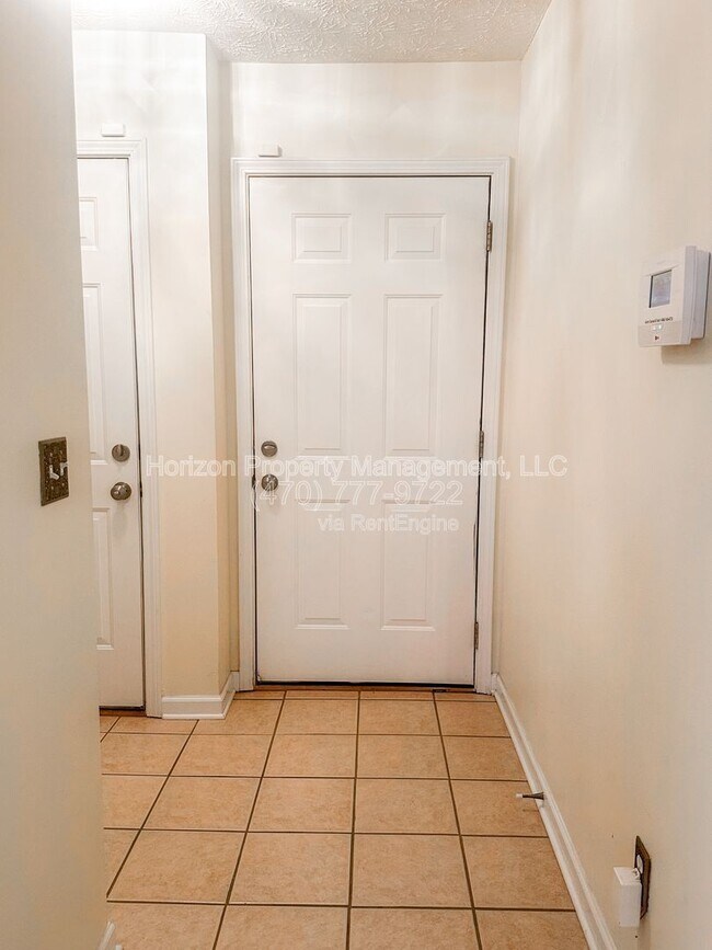 Foto del edificio - 3955 Hidden Hollow Dr