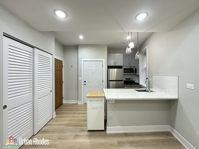 Building Photo - 445 W Belden Ave