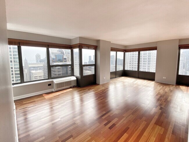 Foto del edificio - 30 E Huron St