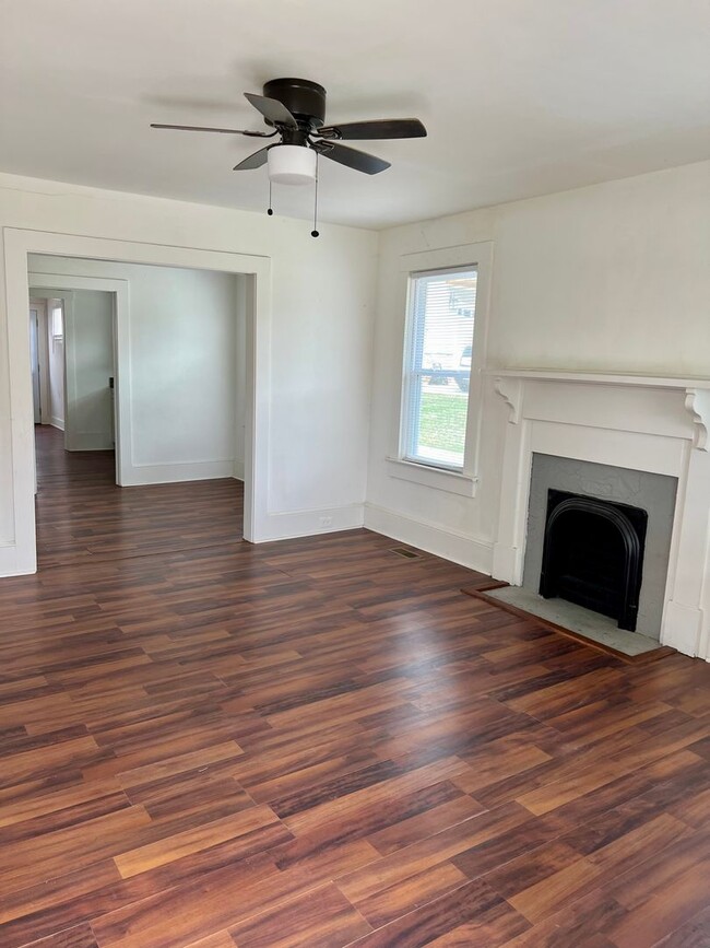 Building Photo - 2 Bed 1 Bath in Zirconia!!