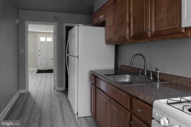 Foto del edificio - 3620 Ravenwood Ave