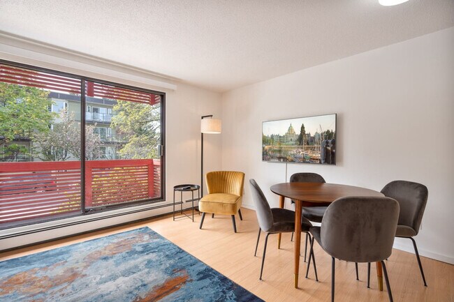 Photo du bâtiment - 1190 10th Avenue Bikeway