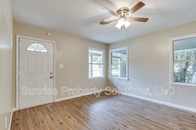 Foto del edificio - 509 E Rose Dr