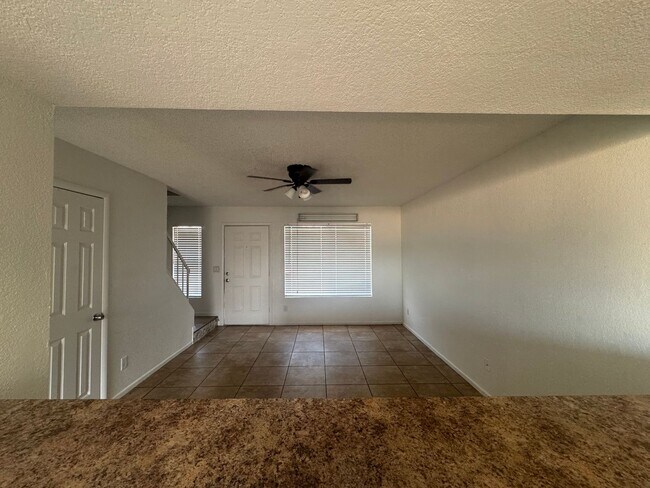 Foto del edificio - 4828 W Orangewood Ave