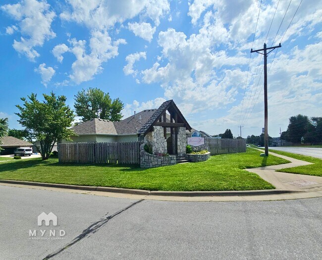 Foto del edificio - 4840 W Skyler Dr