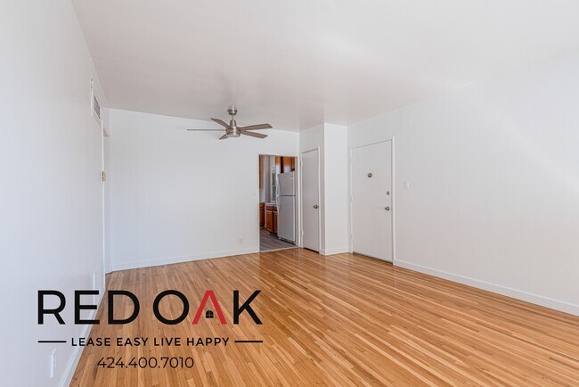 Building Photo - ~Newly Refurbished~ Fantastic Two Bedroom ...