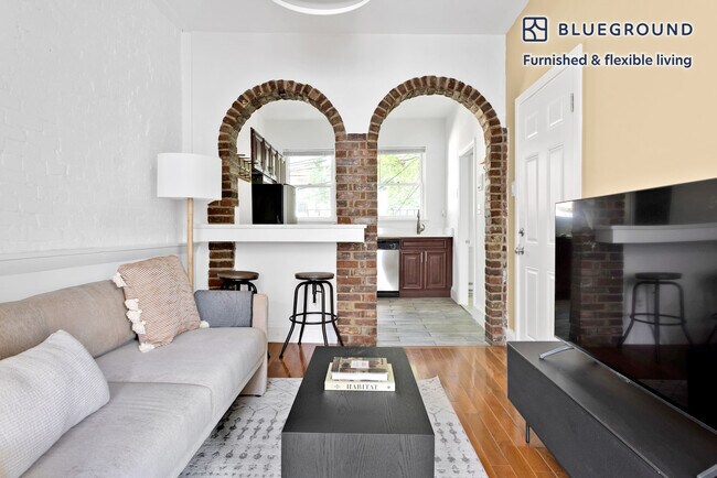 Building Photo - 352 E 8th St