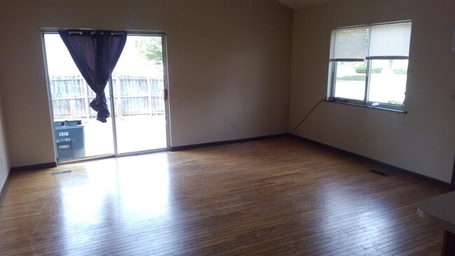 Upper Living room - 1318 Albert Ave