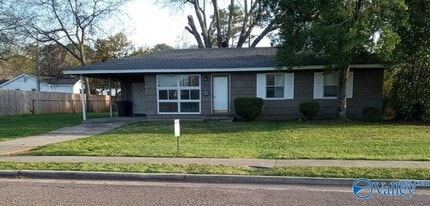 Building Photo - 1002 Lowell Dr SE