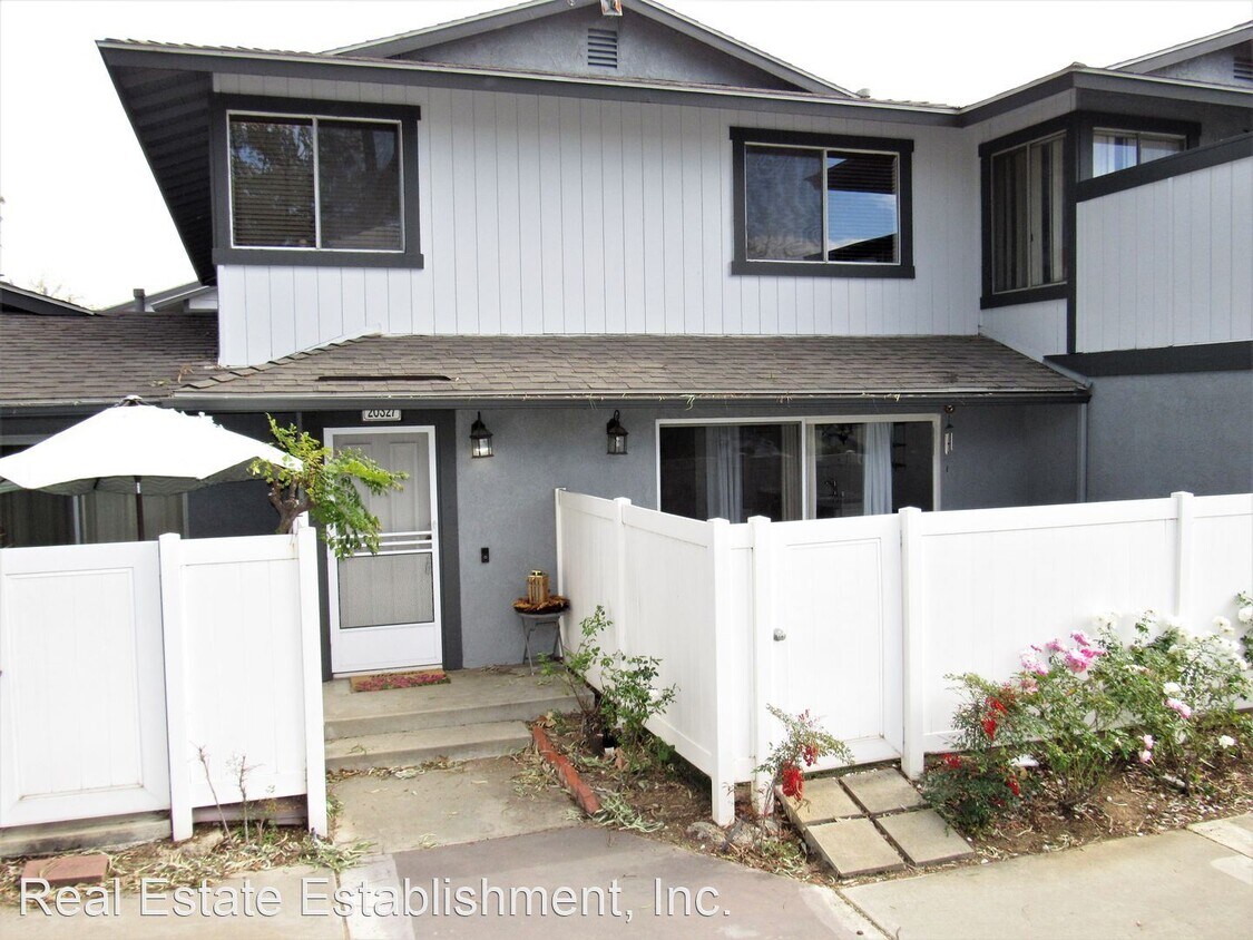 Primary Photo - 20327 Cranberry Ln