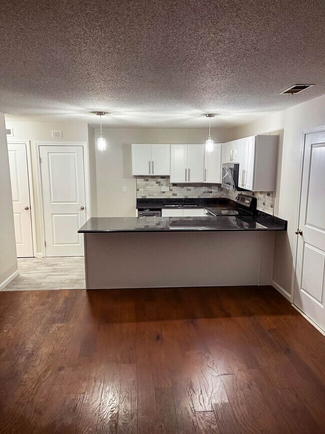 Building Photo - Renovated 1 Bedroom Condo in Westville!