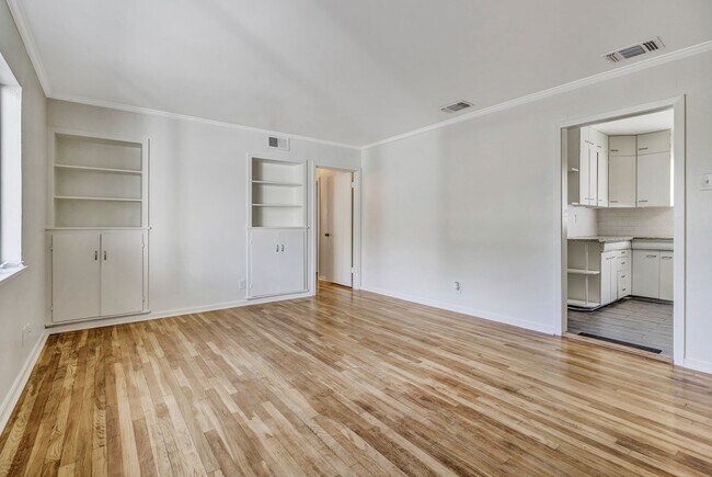 Building Photo - 3 Bedroom in Terrell Heights