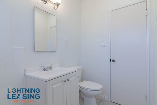 Building Photo - 1325 N Harvard Blvd