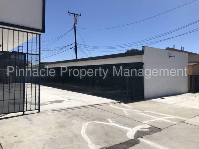 Building Photo - 4954 W 119th St